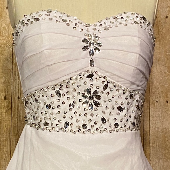 Jaeden Dresses & Skirts - NEW Jaeden White Formal Dress